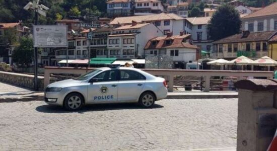 Vrau vajzën 15-vjeçare, plagosi tjetrën dhe bashkëshorten – krejt çka dihet për krimin makabër në Prizren