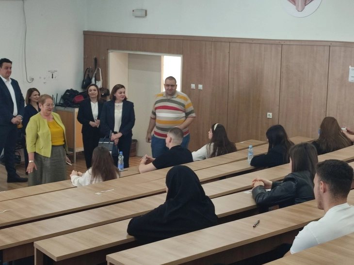 Nxënësit e japin maturën shtetërore, MASH dhe QSHP u dëshirojnë sukses dhe presin të ndihmojë në rendin më të mirë