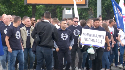 (VIDEO) Protestoi sindikata e policisë, mbështetje edhe nga sindikatat e rajonit