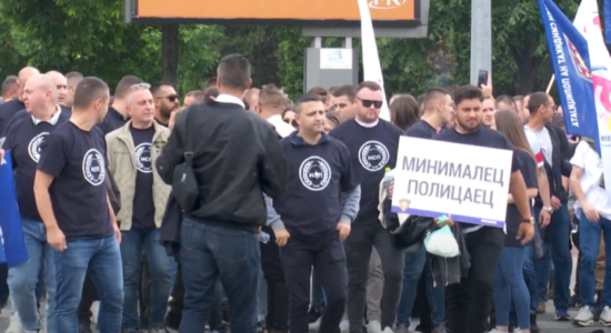 (VIDEO) Protestoi sindikata e policisë, mbështetje edhe nga sindikatat e rajonit