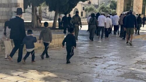 Qindra kolonë ekstremistë bastisin Xhaminë Al-Aksa nën mbrojtjen e policisë izraelite