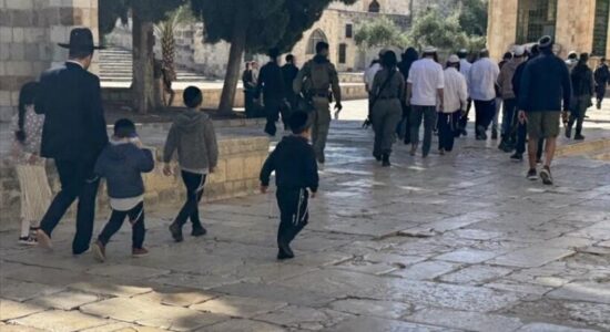 Qindra kolonë ekstremistë bastisin Xhaminë Al-Aksa nën mbrojtjen e policisë izraelite