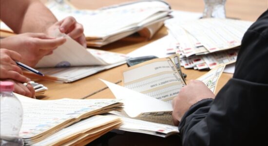 Qytetarët në Shqipëri do të votojnë në zgjedhjet parlamentare më 11 maj