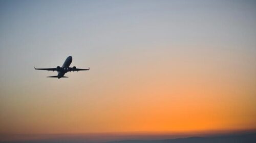 Linjat ajrore zgjasin pezullimet e fluturimeve për në Izrael mes frikës nga sulmet e grupit Huthi