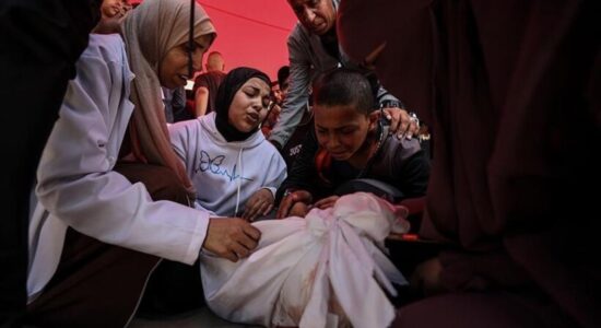 Izraeli vret mbi 100 palestinezë në sulme në veri të Gazës