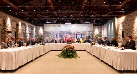 Përfundojnë bisedimet e nivelit të lartë SHBA-Ukrainë-Turqi nën udhëheqjen e ministrit të jashtëm turk