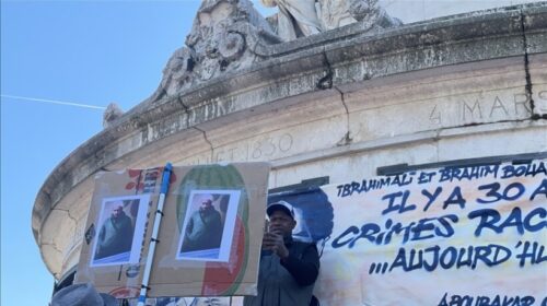 Protestë në Paris kundër vrasjes së myslimanit duke u falur në xhami