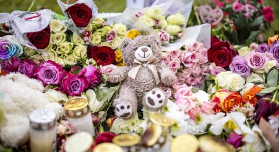 Tronditet Zvicra: 14-vjeçarja dyshohet për vrasjen brutale të shoqes së saj