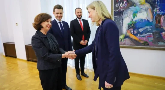 Siljanovska Davkova drejtuar Majnl-Rajsinger: T’i jepet fund maratonës maqedonase drejt Brukselit