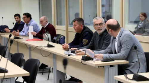 (VIDEO) Prokuroria kërkoi burg të përjetshëm për katër vrasësit e Vanjës dhe Pançes