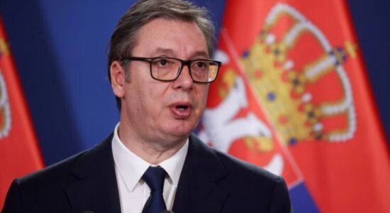 Vuçiq paralajmëron “ndryshime të mëdha” në ushtri