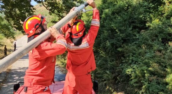 “Lufta” me flakët në Shqipëri, 58 vatra zjarri në 24 orët e fundit