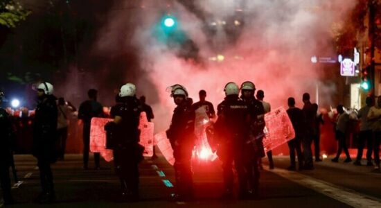 Incidente në përfundim të protestës së studentëve në Beograd – detaje dhe pamje