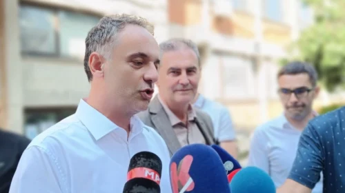 Ministri Aliu premtoi zgjidhjen e problemit me honorarët në spitalin e Tetovës