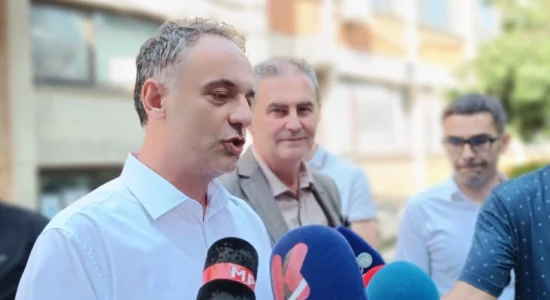 Ministri Aliu premtoi zgjidhjen e problemit me honorarët në spitalin e Tetovës