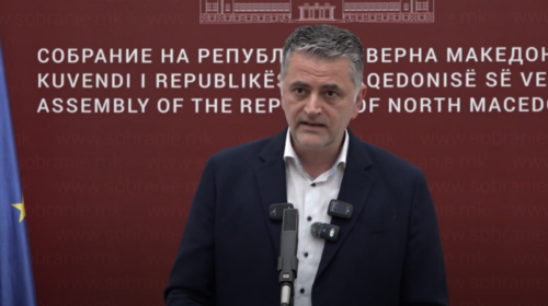 (VIDEO) Ligji i gjuhëve, Fronti Europian dorëzoi interpelancë kër kryetarin e kushtetueses