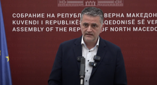 (VIDEO) Ligji i gjuhëve, Fronti Europian dorëzoi interpelancë kër kryetarin e kushtetueses