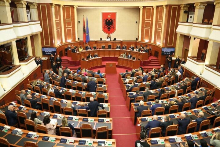 Kuvendi i Shqipërisë ratifikon marrëveshjen për bashkëpunim me Ukrainën