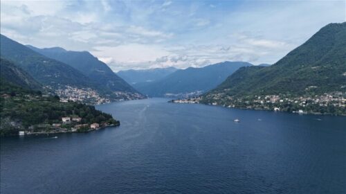 Liqeni i Comos në Itali i magjeps vizitorët me bukuritë natyrore