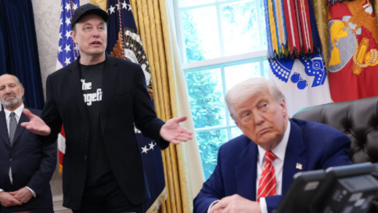 Acarohen marrëdhëniet, Musk kritikon ashpër Trumpin