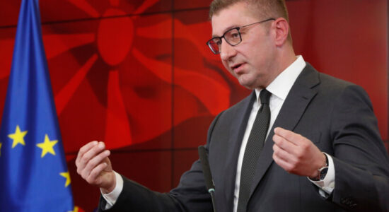 Mickoski: Nuk është problem ndryshimi i Kushtetutës, por identiteti