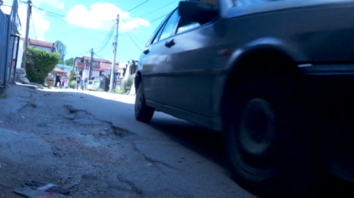 (VIDEO) Rruga e “shkatërruar” në Tophanë, Ganiu: Këtë vit parashihet rikonstruimi i plotë!