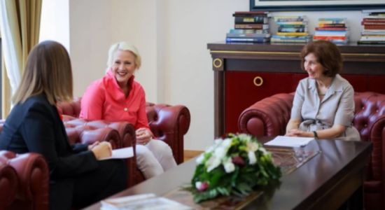 Siljanovska-Davkova priti në takim lamtumirës Xheri Dibl, përfaqësuesen e USAID-it në RMV