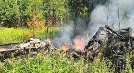 Katër të vdekur nga rrëzimi i një aeroplani trajnimi afër Moskës, Rusi