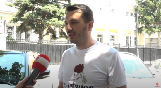 (VIDEO) Trëndafilat e Çamërisë, letër proteste ambasadës greke, kërkohet drejtësi për Çamërinë!
