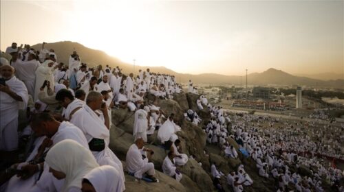 Mbi 2 milionë haxhinjë mblidhen në malin Arafat