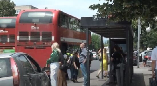 (VIDEO) Rikthehet kaosi në stacionet e autobusëve