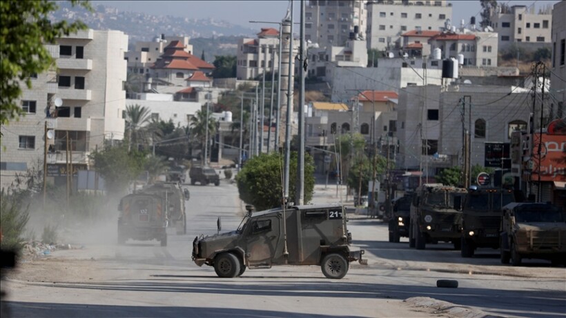 Izraelitët që uzurpojnë tokat palestineze djegin pikën e “sigurisë” izraelite në Bregun Perëndimor