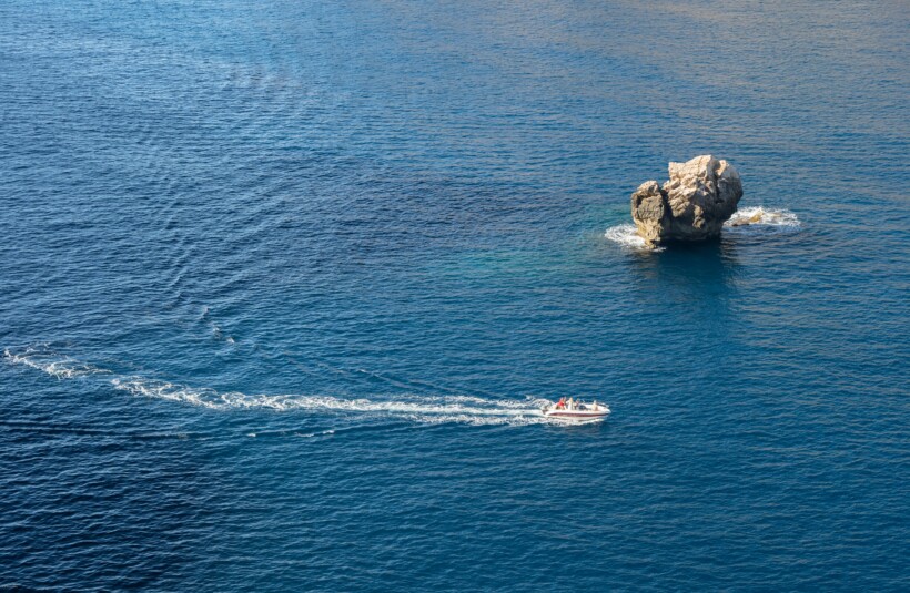 Më shumë se 1.000 fuçi me mbetje bërthamore në Atlantik