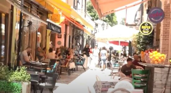 (VIDEO) Të rinjtë, shpirti i Çarshisë së Shkupit