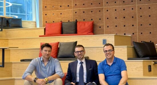 Ambasadori italian dhe ai shqiptar vizitojnë Innox
