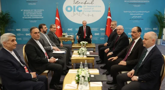 Erdoğan takon kryediplomatin iranian Araghchi për të diskutuar konfliktin Izrael-Iran