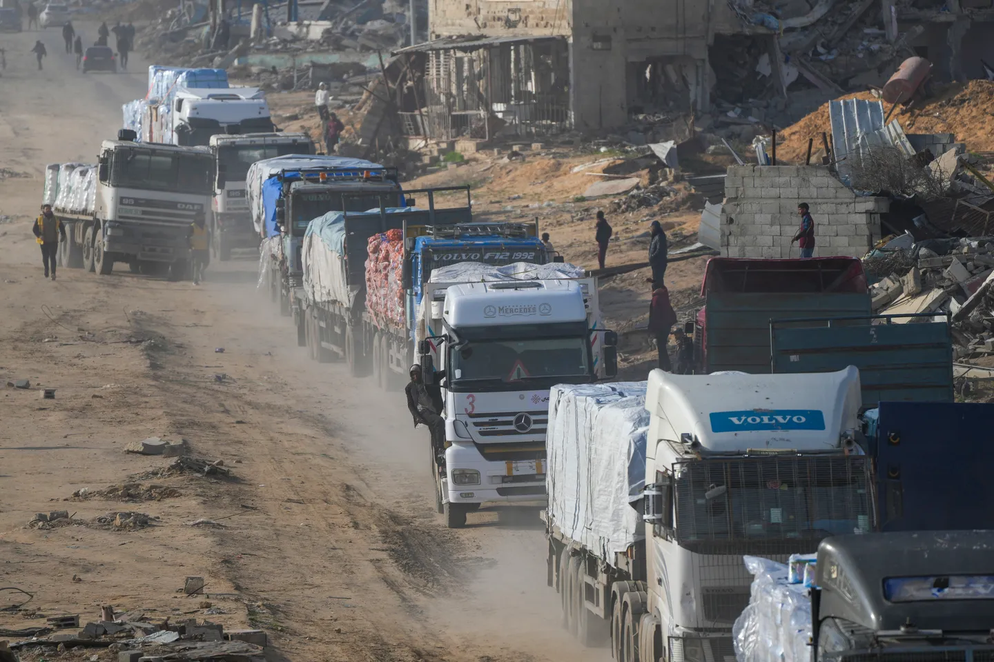 Kamionët me ndihma të OKB-së hyjnë në Gaza