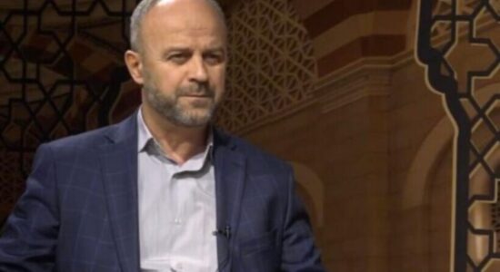 Jo Halil, hoxhallarët nuk bëhen servila si ju