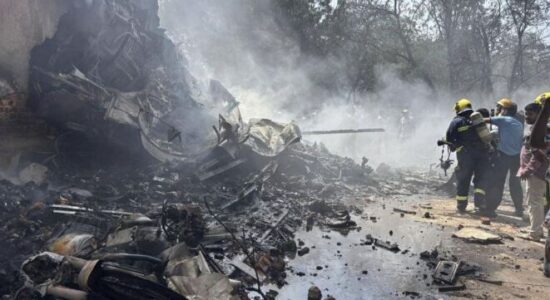 Ministri i Shëndetësisë në Indi: Shumë njerëz kanë humbur jetën nga rrëzimi i avionit