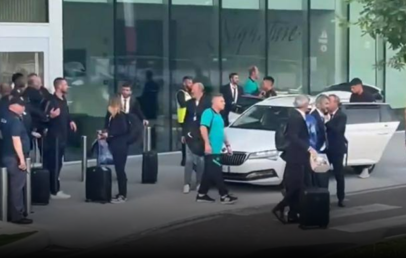 Humbja turpëruese e Interit, vetëm një tifoz pret skuadrën zikaltër në aeroport: Jam idiot