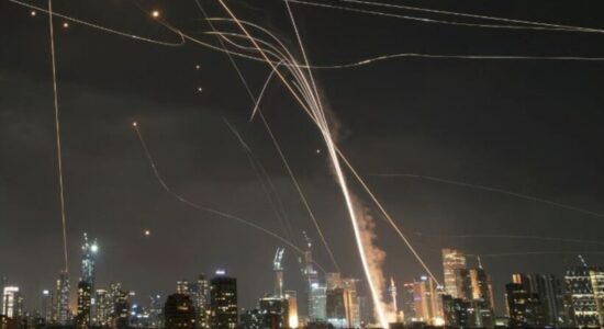 Irani paralajmëron: Sapo nisëm raketa balistike super të rënda drejt Izraelit