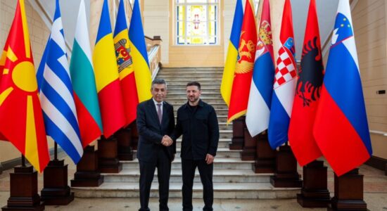 Mexhiti takohet me Zelenskin: Qëndrojmë fuqishëm përkrah Ukrainës që po lufton për idealet e lirisë dhe demokracisë