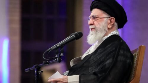 Khamenei zgjedh 3 pasardhësit e mundshëm nëse e vrasin, lë jashtë listës djalin