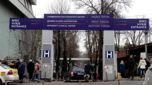 Azir Aliu: Automjetet e punonjësve shëndetësor nuk do të parkohen më brenda në Klinikën “Nënë Tereza”