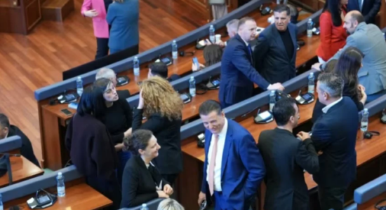 Asgjë e re! As për herë të 34-t deputetët e Kosovës nuk arrijnë të konstituojnë Kuvendin