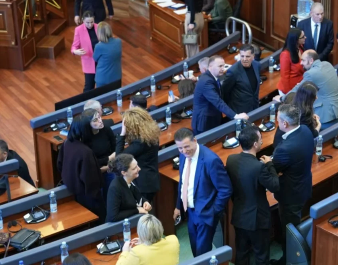 Asgjë e re! As për herë të 34-t deputetët e Kosovës nuk arrijnë të konstituojnë Kuvendin