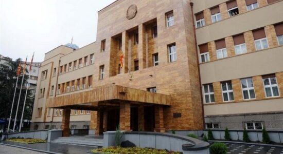 Kuvendi votoi nevojën e miratimit të ligjit në procedurë të shkurtuar për shpalljen e hapësirës rreth Kuvendit si zonë të sigurt