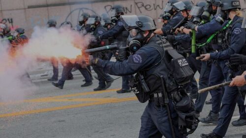 SHBA/ Marinsat zbresin në rrugët e Los Angeles, urdhër për ndalim të protestuesve