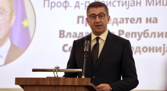 Mickoski: Për të kryer reformat në vend nevojitet një administratë publike përgjegjëse dhe profesionale