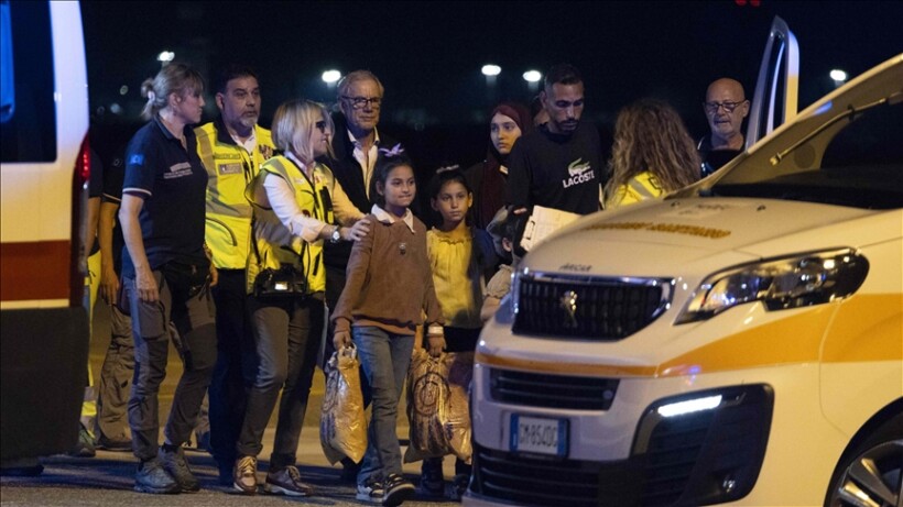 Mjekja palestineze që humbi 9 fëmijët e saj në Gaza mbërrin në Itali me fëmijën e fundit të mbijetuar